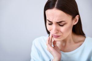 woman in dental pain 